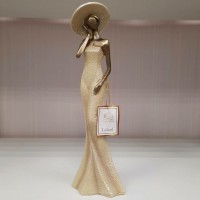 Статуэтка девушка в шляпе Лефард